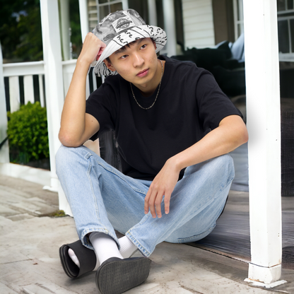 WIDEEYED reversible bucket hat