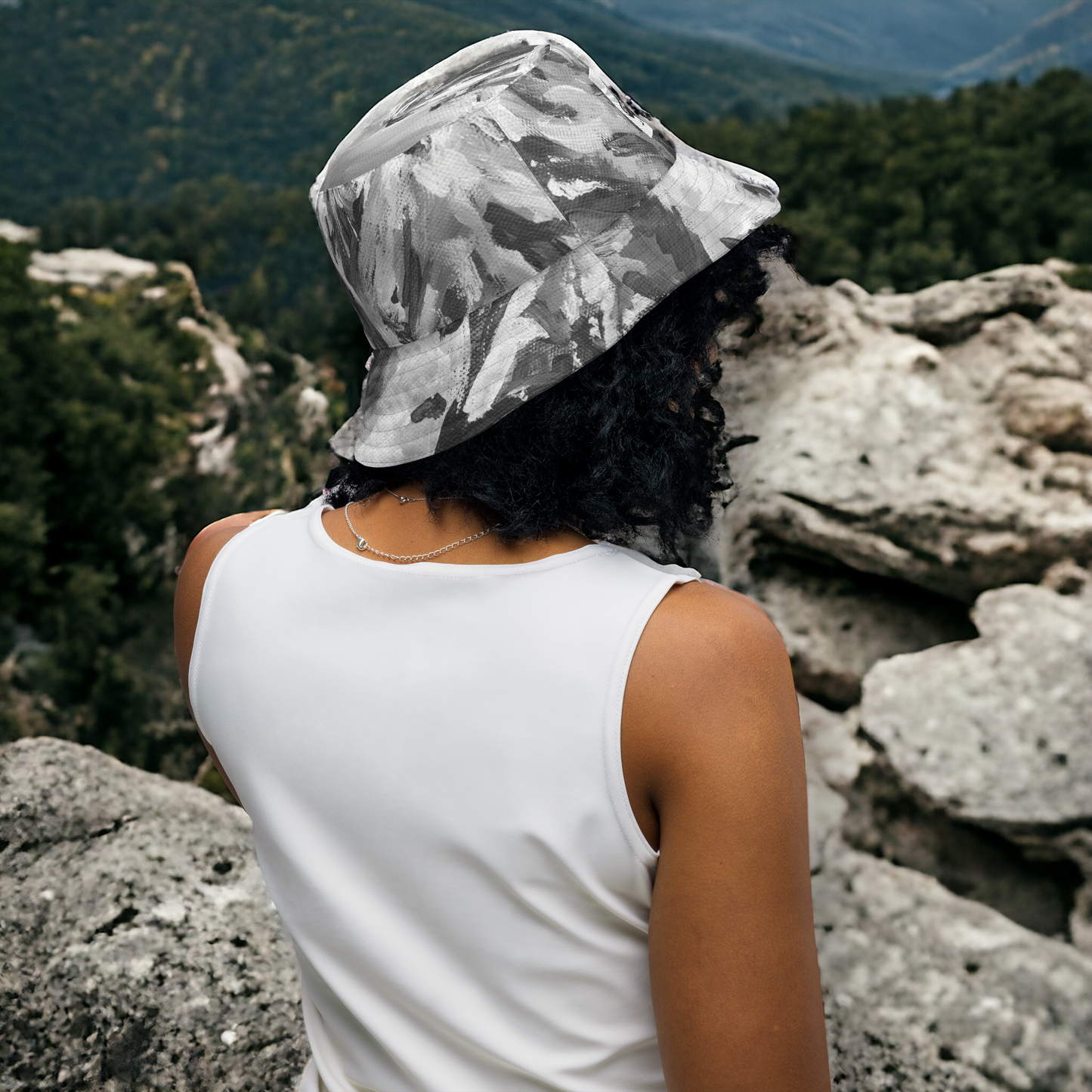 WIDEEYED reversible bucket hat